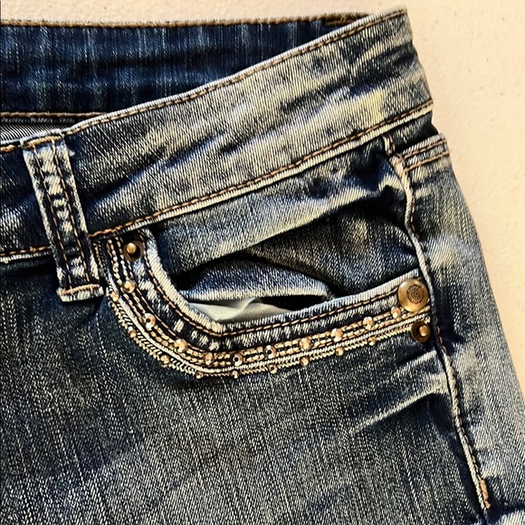 Cache Blue High‎ Rise Jeans with Distressed Details - Picture 9 of 14